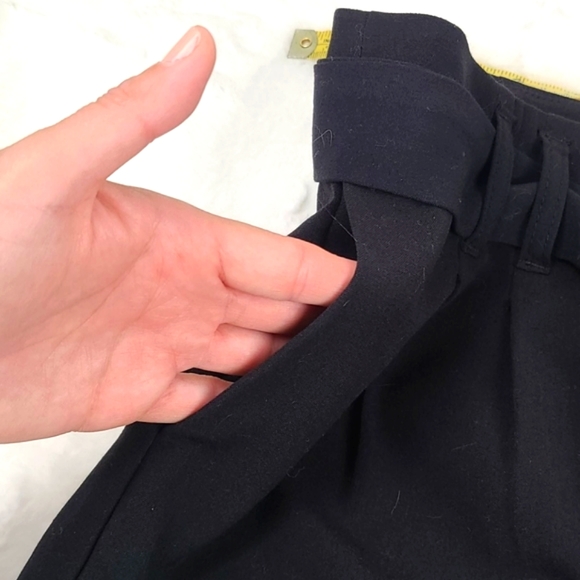 Womens high rise shorts with belt - Picture 5 of 7